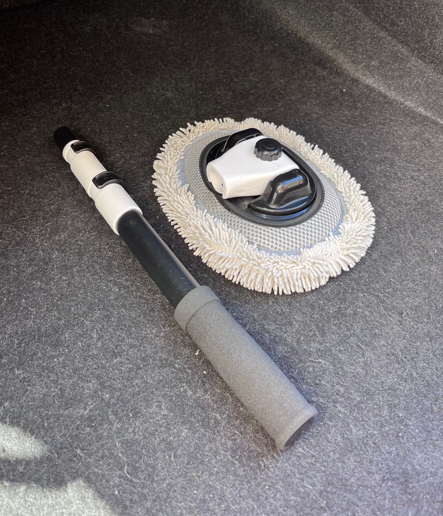 Brosse Voiture Flexible Multi-surfaces – Poils Doux & Manche Antidérapant | VibeAuto