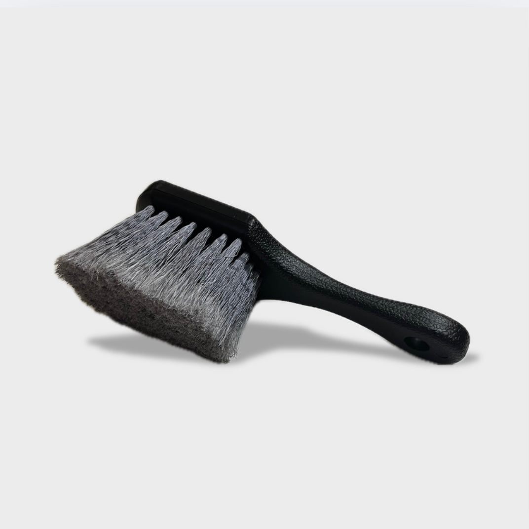 Brosse à Pneus Voiture – Poils Robustes & Manche Ergonomique | VibeAuto