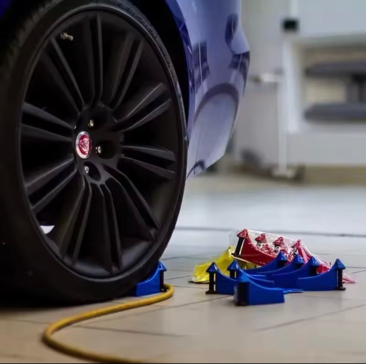 Guide de Tuyau Auto & Mécanique – Système à Rouleaux Anti-Emmêlement | VibeAuto